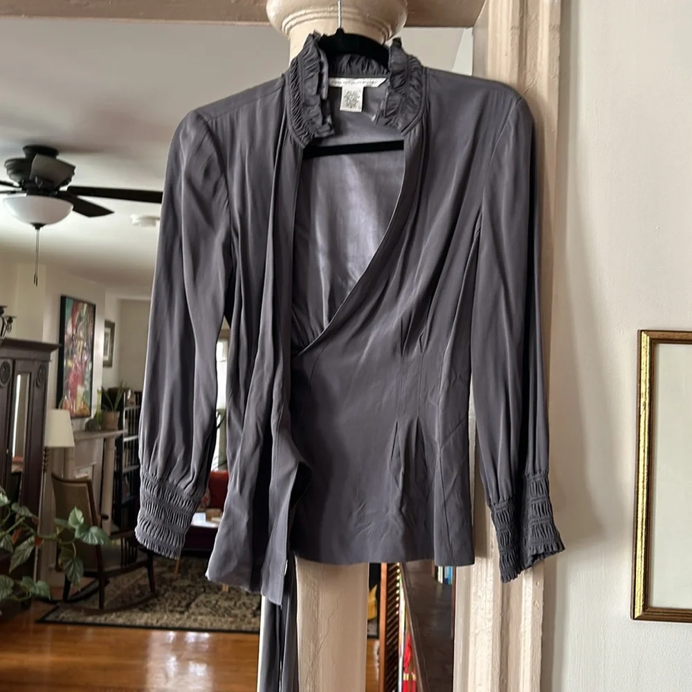 Diane von Furstenberg tailored, darted wrap blouse. - Picture 2 of 9